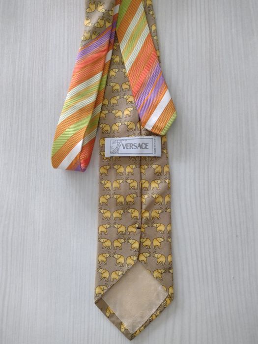 Krawat jedwabny marki VERSACE z głową Meduzy VINTAGE LATA 90