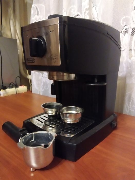 Кофеварка рожковая эспрессо DeLonghi EC157