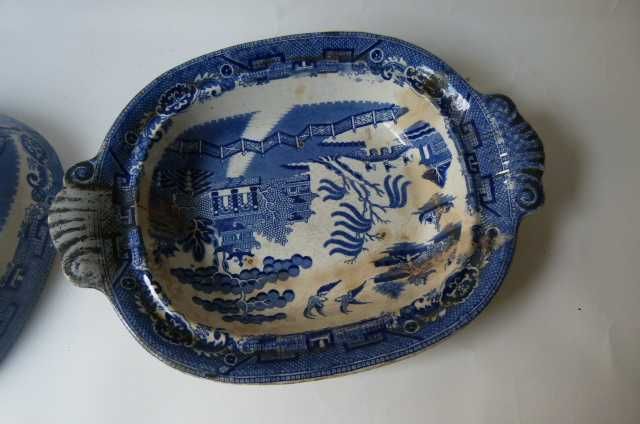 Willow-patterned serving tray with lid426076894062202882