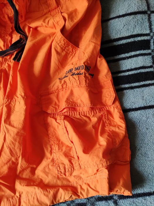 Spodnie krótkie Camp David roz XL.

Stan BDB.

długość całkowita: 64 c