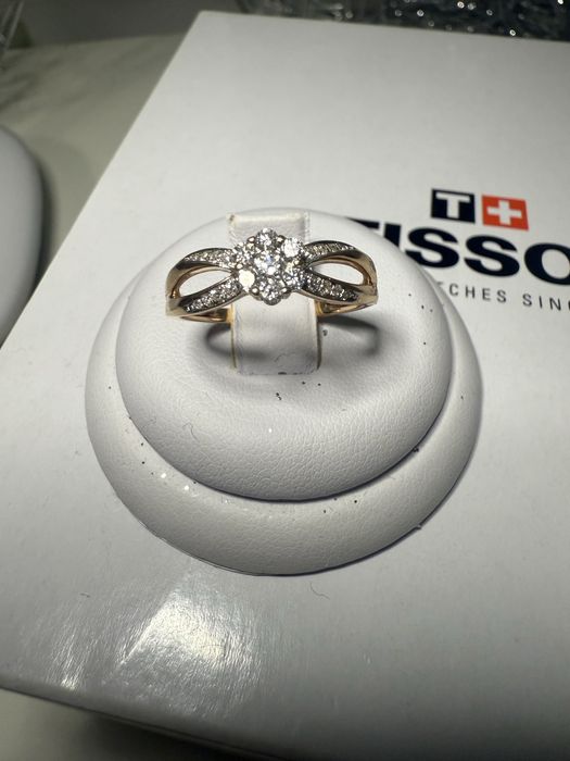 Каблучка з діамантами проба 585