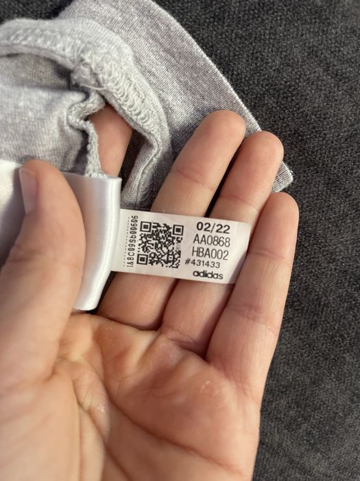 Лонгслив Adidas.