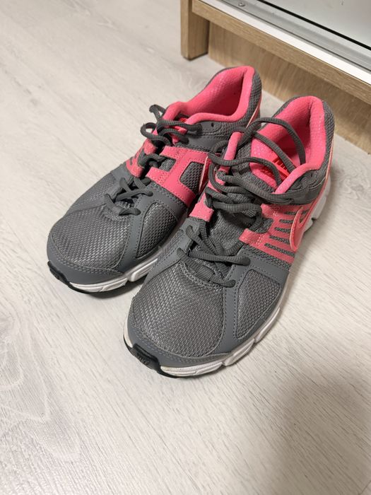 Кросівки Nike 38,5