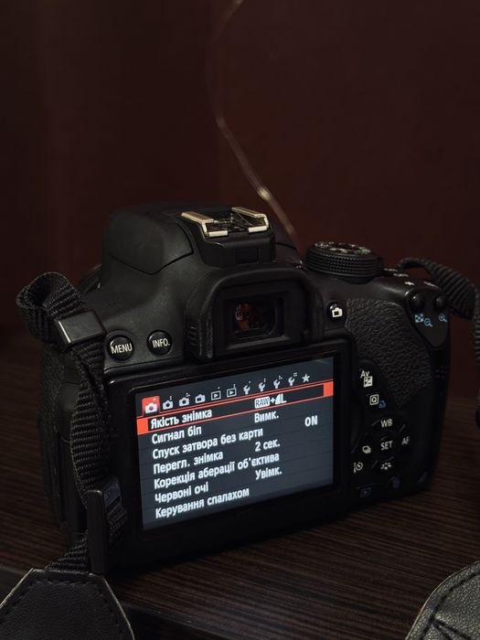 Фотоапарат Canon 700d + 2 обʼєктиви та аксесуари