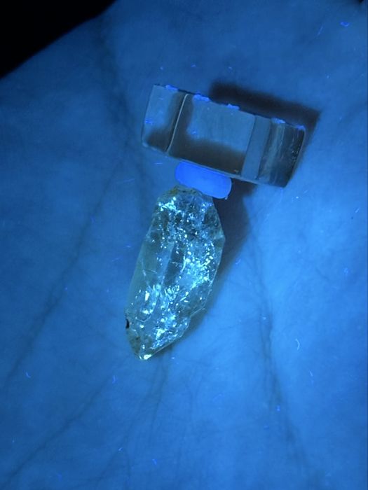 Kwarc z inkluzjami ropy naftowej - Pakistan