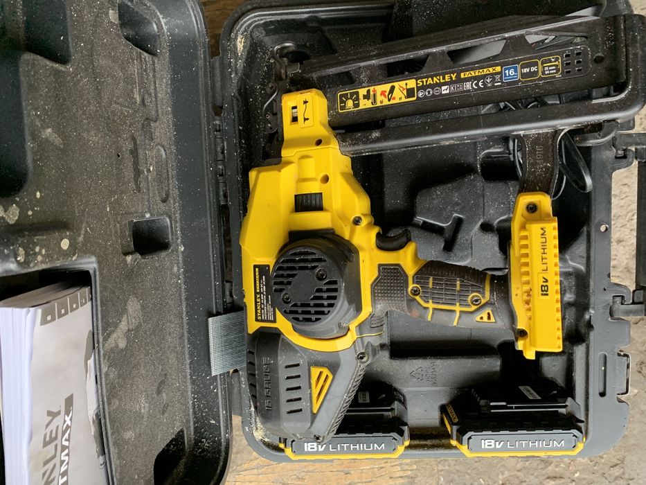 Нейлер ,цвяхозабивний пістолет stanley