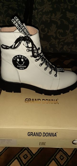 Продам новые ботинки