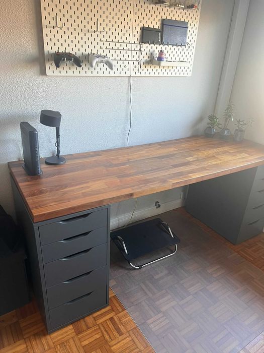 Secretária IKEA Karlby e Alex