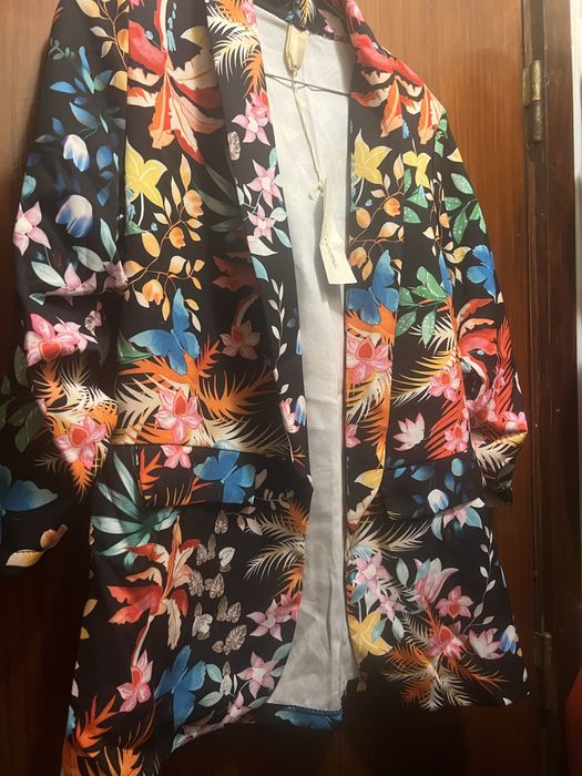 Blaser com flores