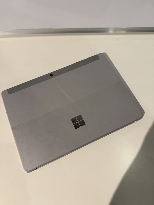 Surface Tablet Go 2 Intel m3 8/128gb super stan
