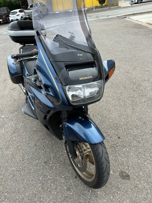 ST 1100 azul, 2002, às peças: malas laterais, carenagem, escapes de origem, rodas, tudo, excepto motor