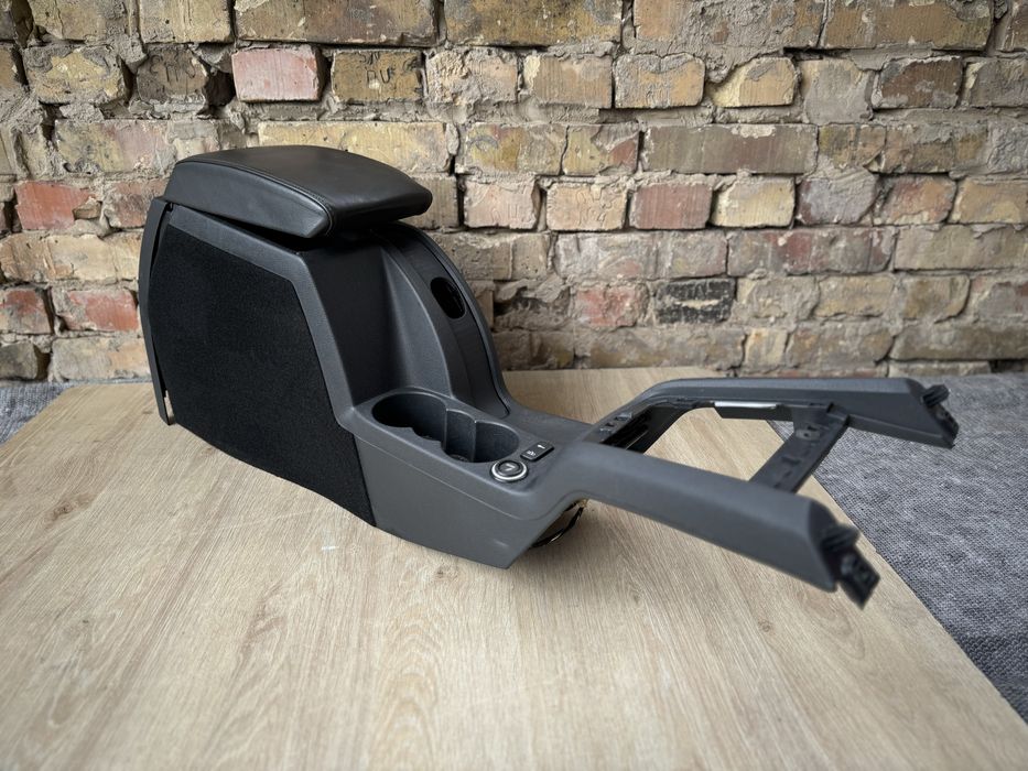 Підлокітник Шкіряний  Шкода Октавія А5 Подлокотник Skoda Octavia A5