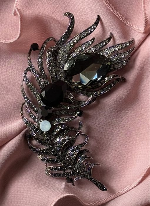 Броши современные и винтажные