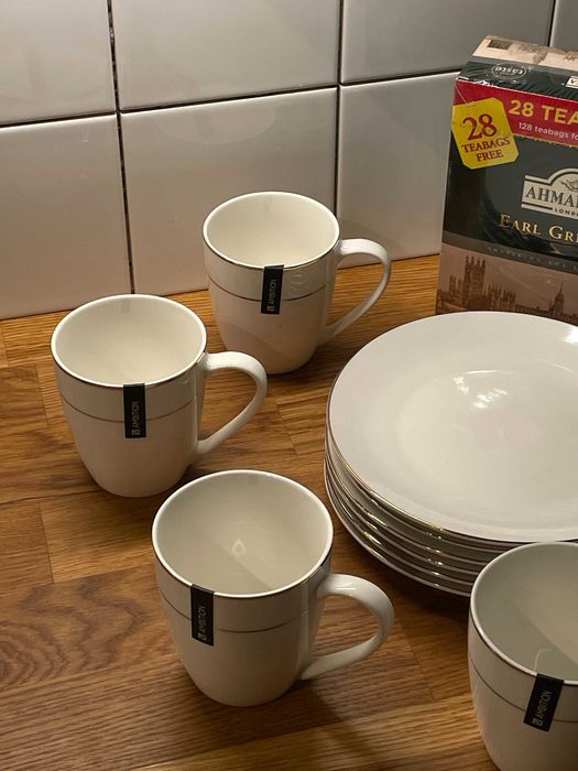 Zestaw 6 kubków i 6 talerzyków