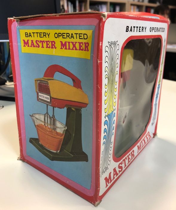 Brinquedos vintage batedeira e frigorífico