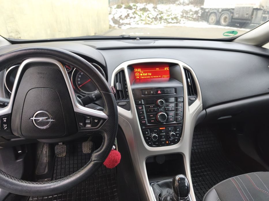 Opel Astra J 1,4 turbo 140km 2012r.