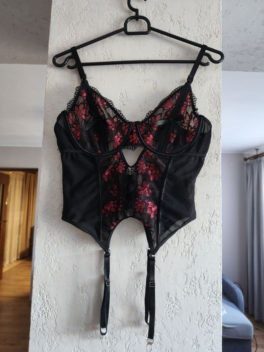 Gorset z koronką z paskami do pończoch na regulowane ramiączka rozm 38B.