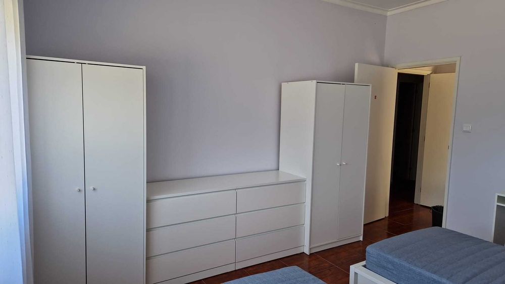 Arrendamento de QUARTO DUPLO no Centro da Maia. Recomendado e Referenciado. Casa com Energia Solar e grande pátio para estacionamento no interior.