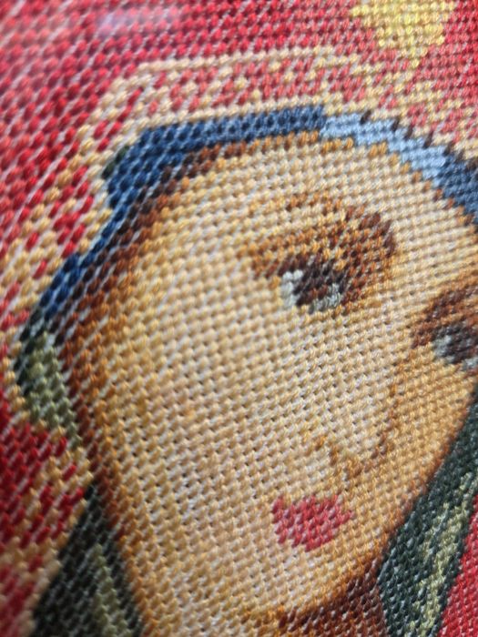 Дві вишиті ікони в рамках