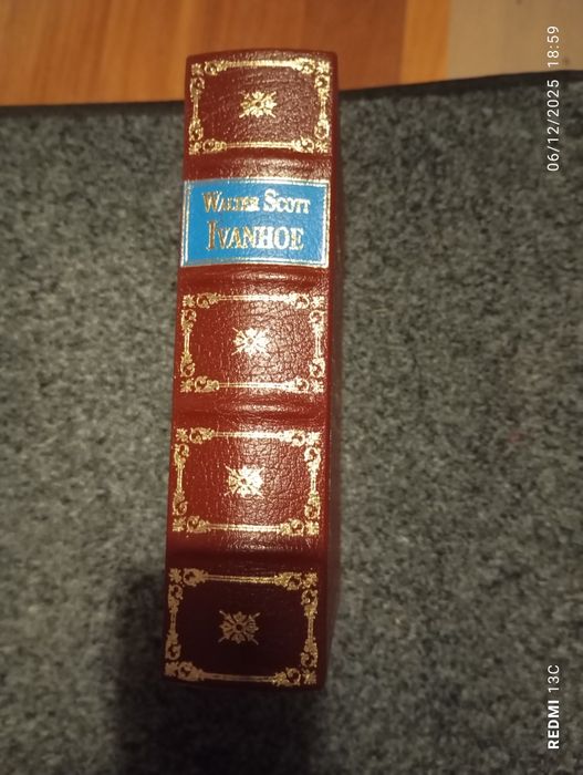 Livro antigo 'Ivanhoe"