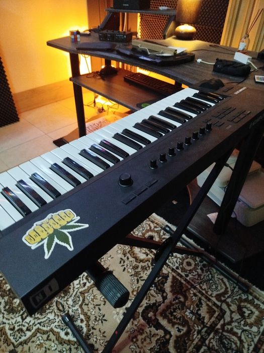 Teclado Kontakt 49