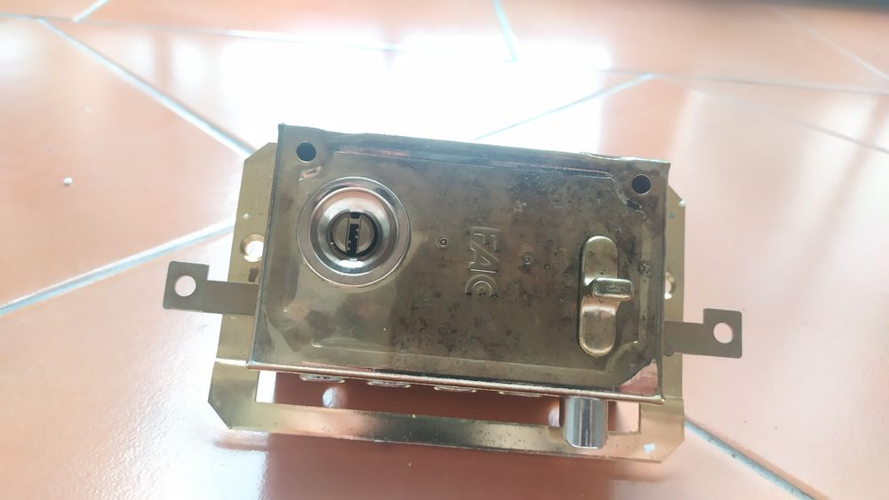 FAC Fechadura Sobreporner S-90AP