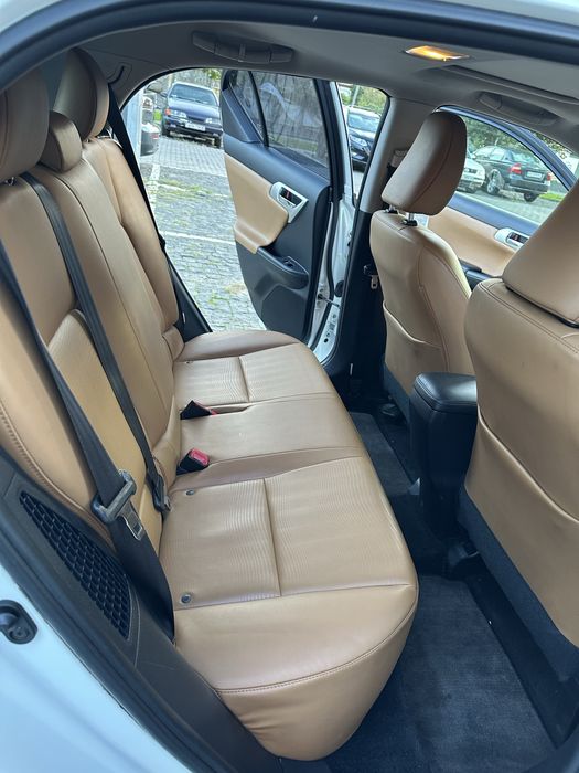 Lexus CT200h #БЕЛЫЙ Lexus