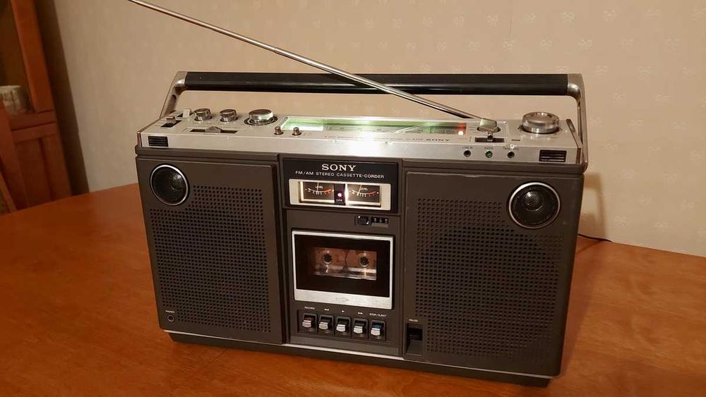 Radiomagnetofon SONY CF-570S - 1975 rok produkcji - Tokyo Japan - sprawny