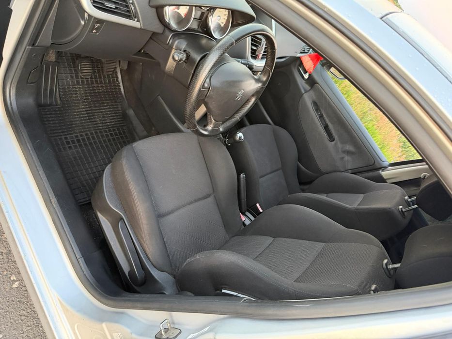 Peugeot 207 benzyna