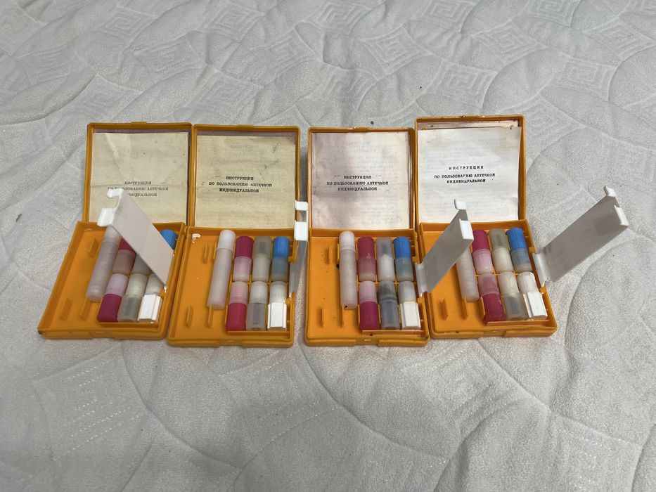 Продам аі-2 аптечка індивідуальна СССР