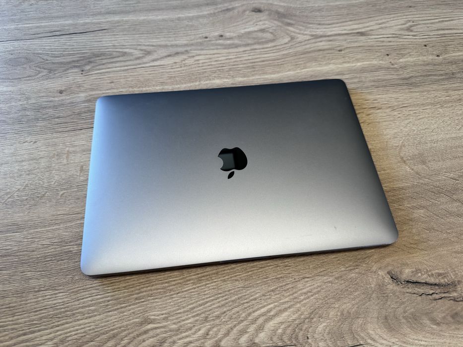 MacBook Pro 13" 2018 | Intel i7 | 16GB RAM | Touch Bar | Space Gray