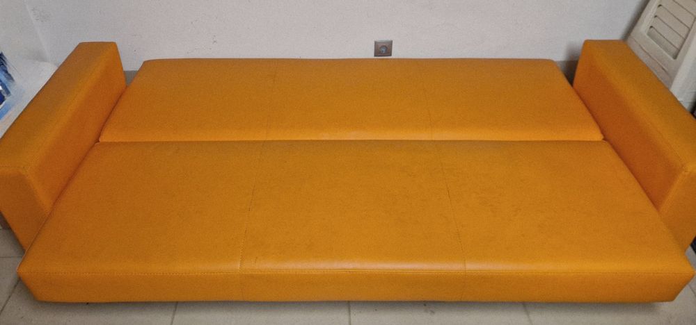 Sofá cama de 3 ou 4 lugares em pele como novo