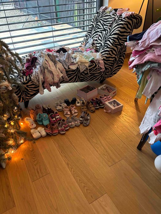 Setki sztuk odzieży dla dziewczynki 0-5 lat