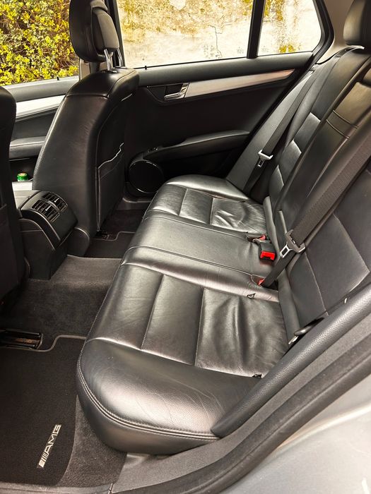 Mercedes C220 Automática528028546263296002