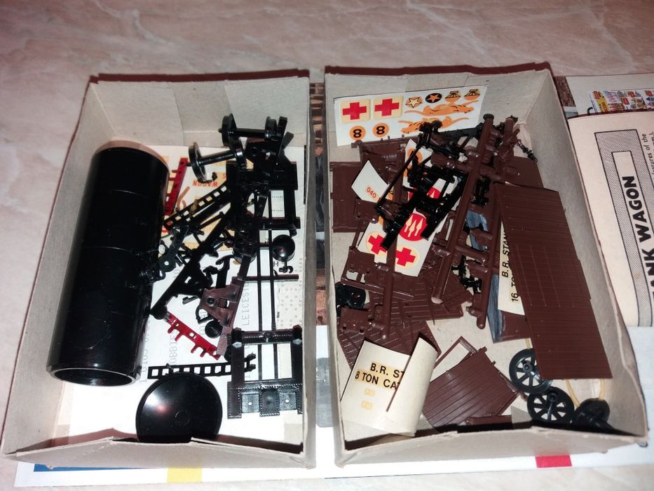 Airfix Modele do sklejania - Tank Wagon , Cattle Wagon