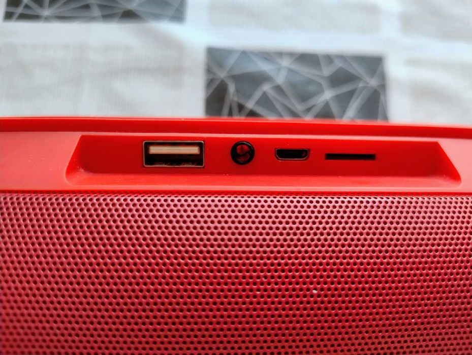 Портативна колонка Charge 2+