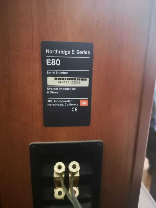Colunas JBL Northridge E80