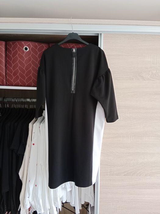 Czarna sukienka z rękawem 3/4 Reserved L