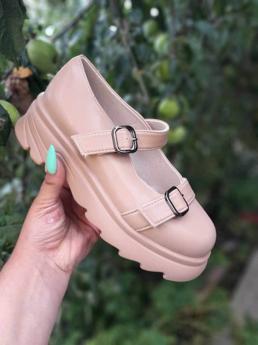 Легкі жіночі туфлі