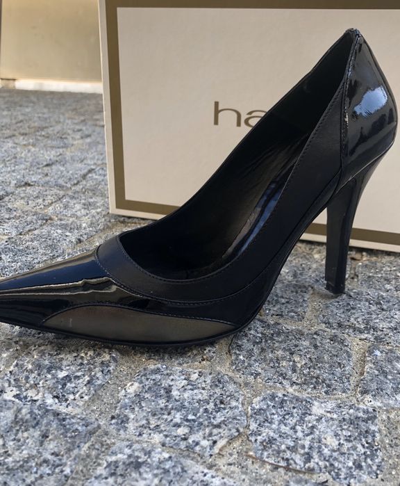 Sapatos salto alto pretos