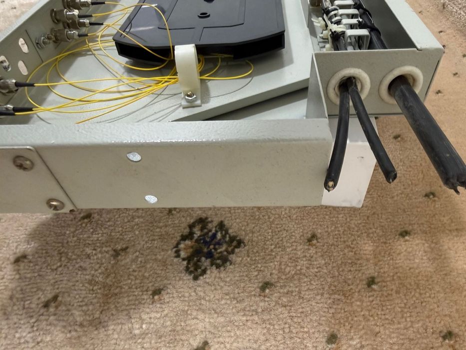 Оптичний бокс (ODF) / слаботочна шафа з оптоволокном