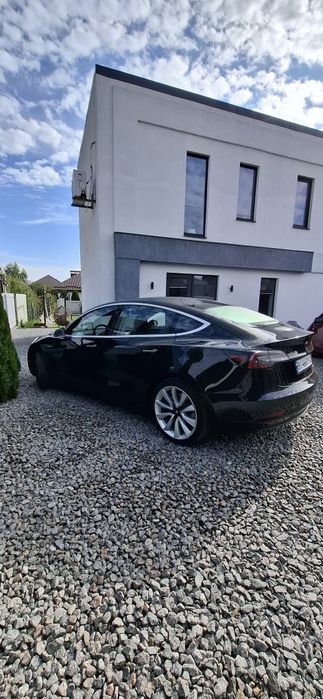 tesla model 3 Standart +