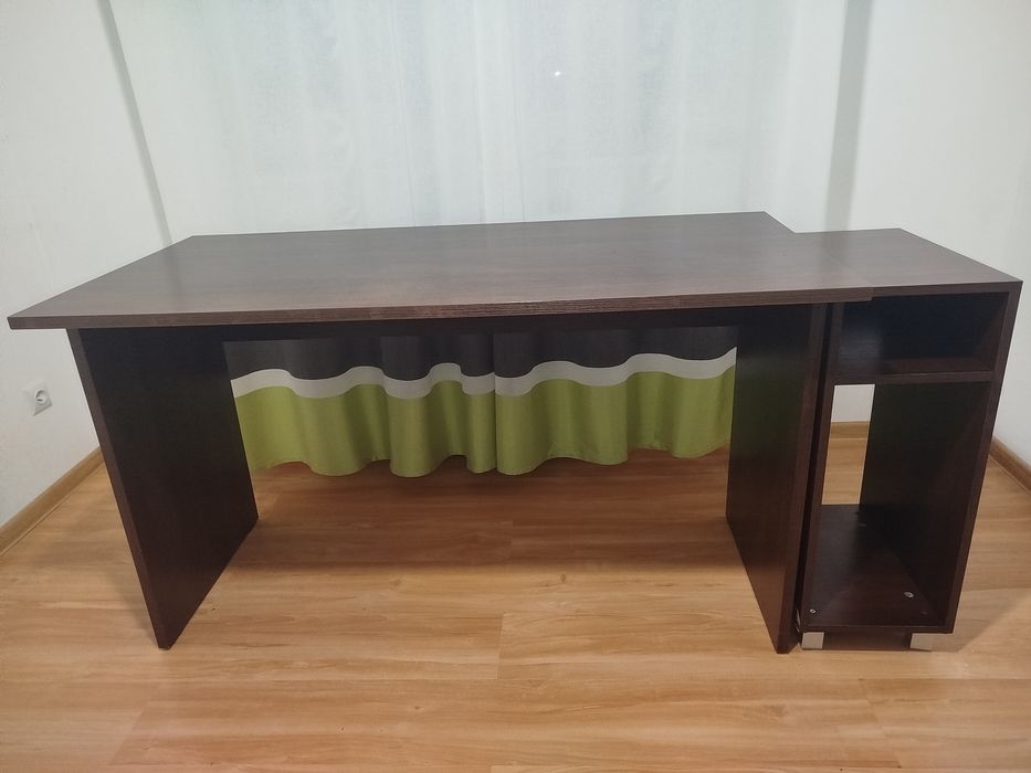 Duże biurko i szafeczka