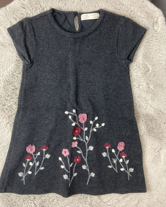 Zara ciepła sukienka 122cm dziewczęca z krótkim rękawem haft wełniana