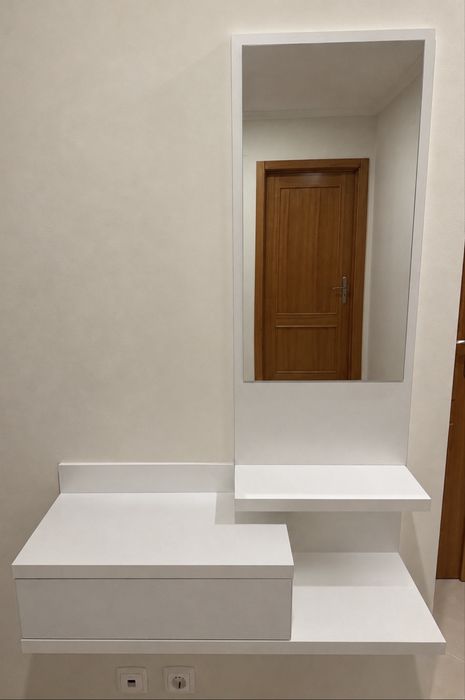 Móvel de hall de entrada com espelho
