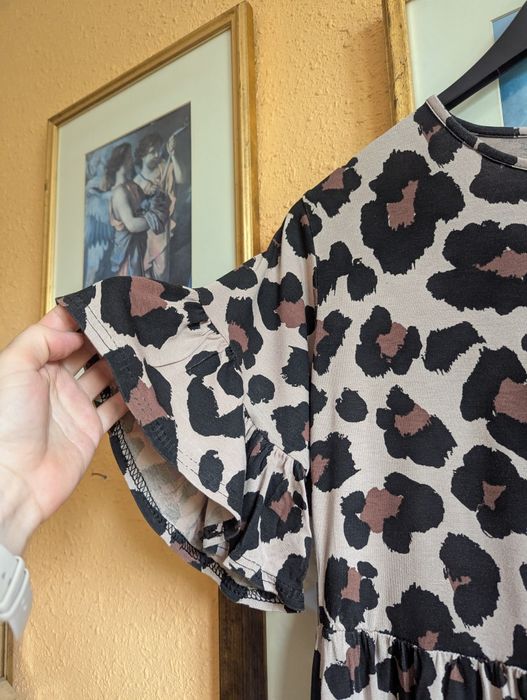 Sukienka w panterkę Boohoo