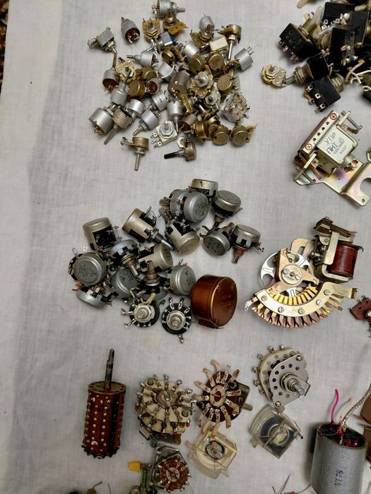 Радіодеталі  різні по фотографіях. Ціна договірна.