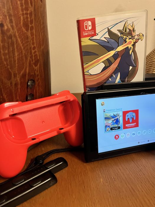 Nintendo Switch + Pokemon Sword