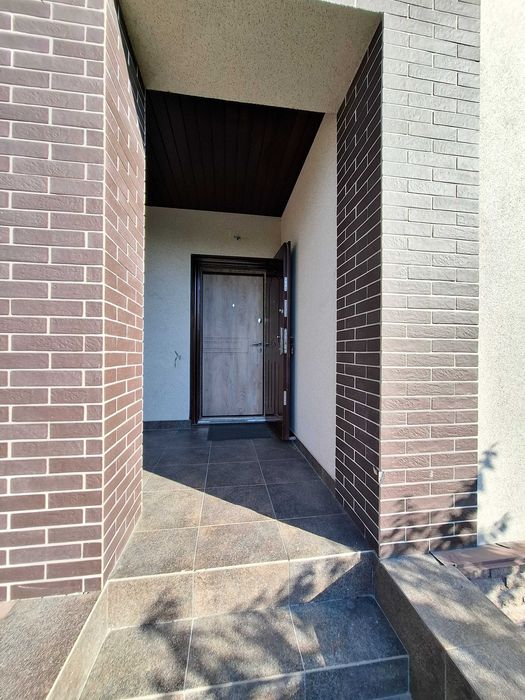 Продам новенький та затишний будинок