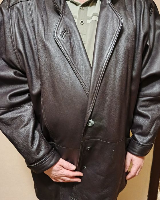 Шкіряна чоловіча куртка